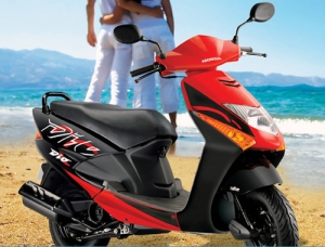 honda-dio-front-cross-side-view